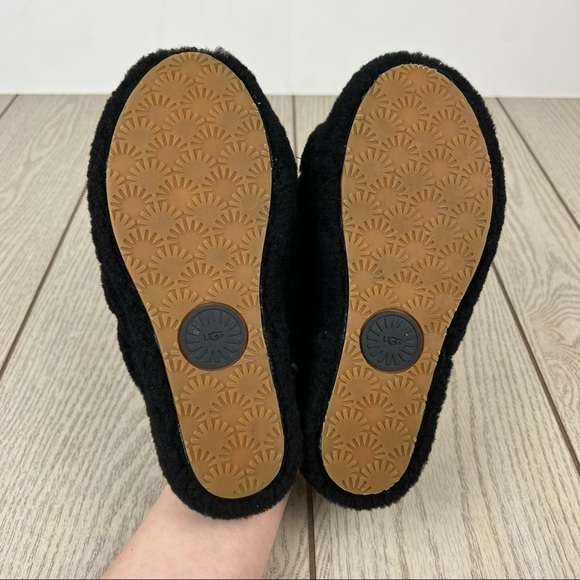 UGG Fluff Yeah Logo Slide Sandal Slipper US6 Black & White $100 - Picture 9 of 9